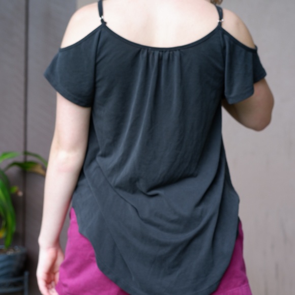 CUT-OUT SHOULDER BLOUSE - Picture 2 of 2